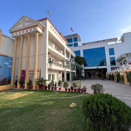 Mangalam Grand Hotell Lucknow Exteriör bild