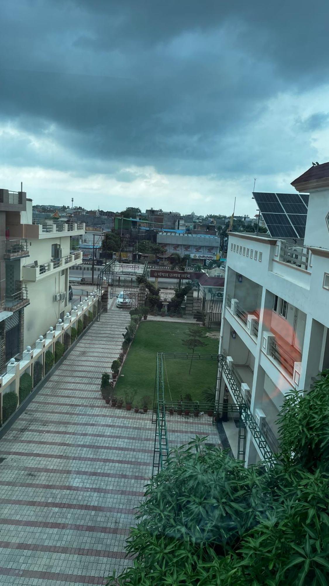 Mangalam Grand Hotell Lucknow Exteriör bild