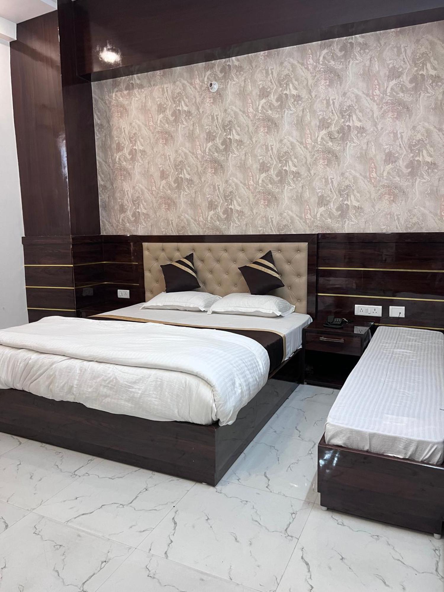 Mangalam Grand Hotell Lucknow Exteriör bild