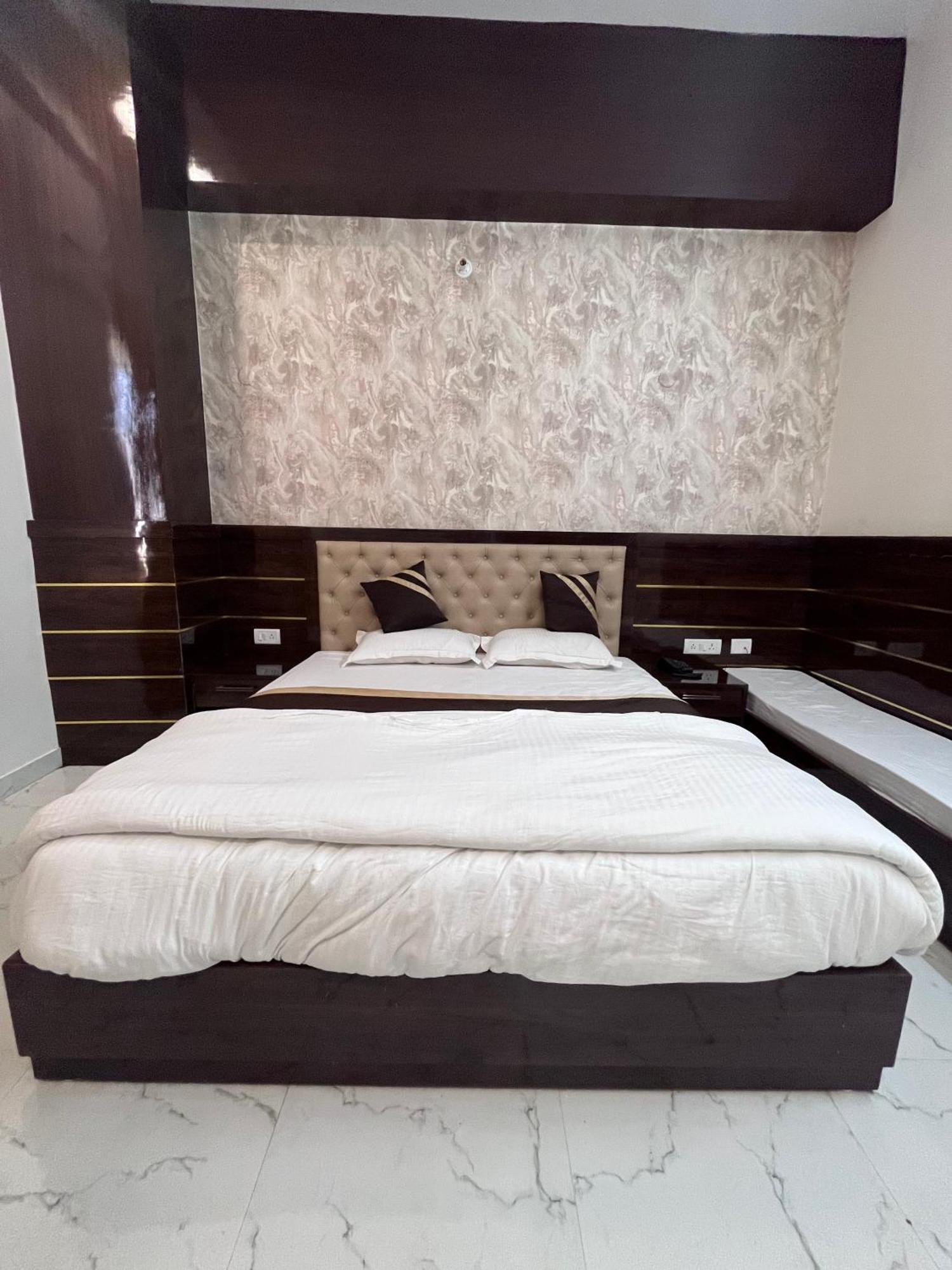 Mangalam Grand Hotell Lucknow Exteriör bild