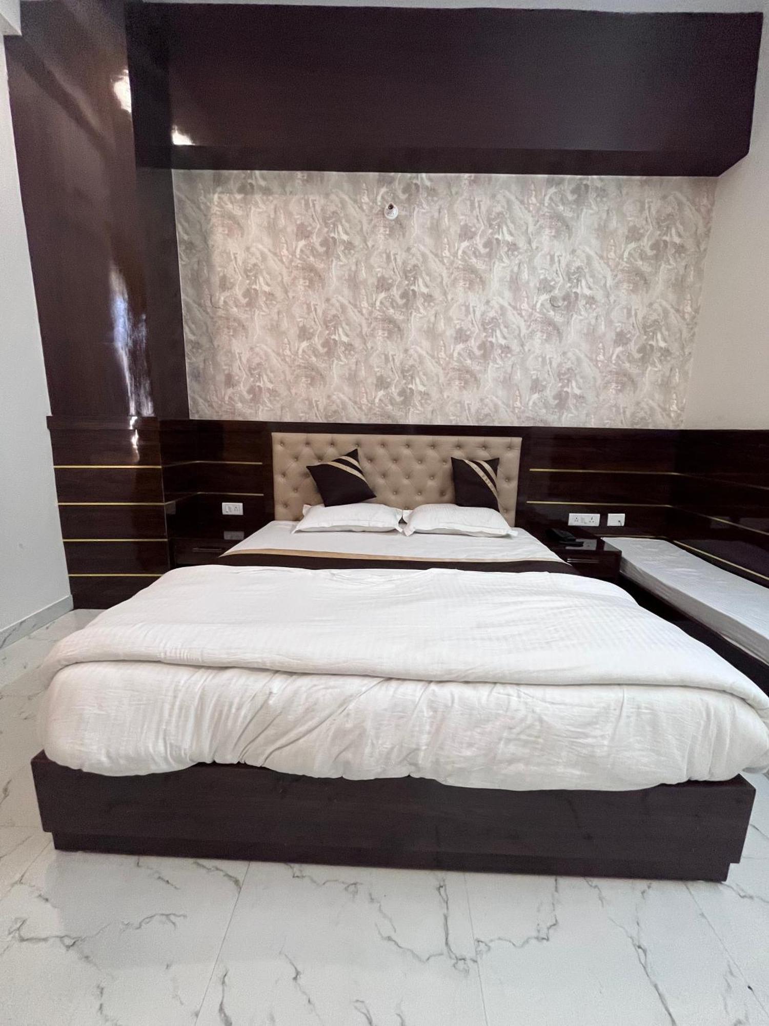 Mangalam Grand Hotell Lucknow Exteriör bild